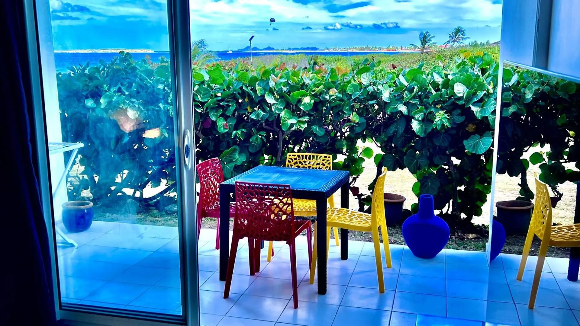 Lounge Modern Chill Studio Orient Bay location