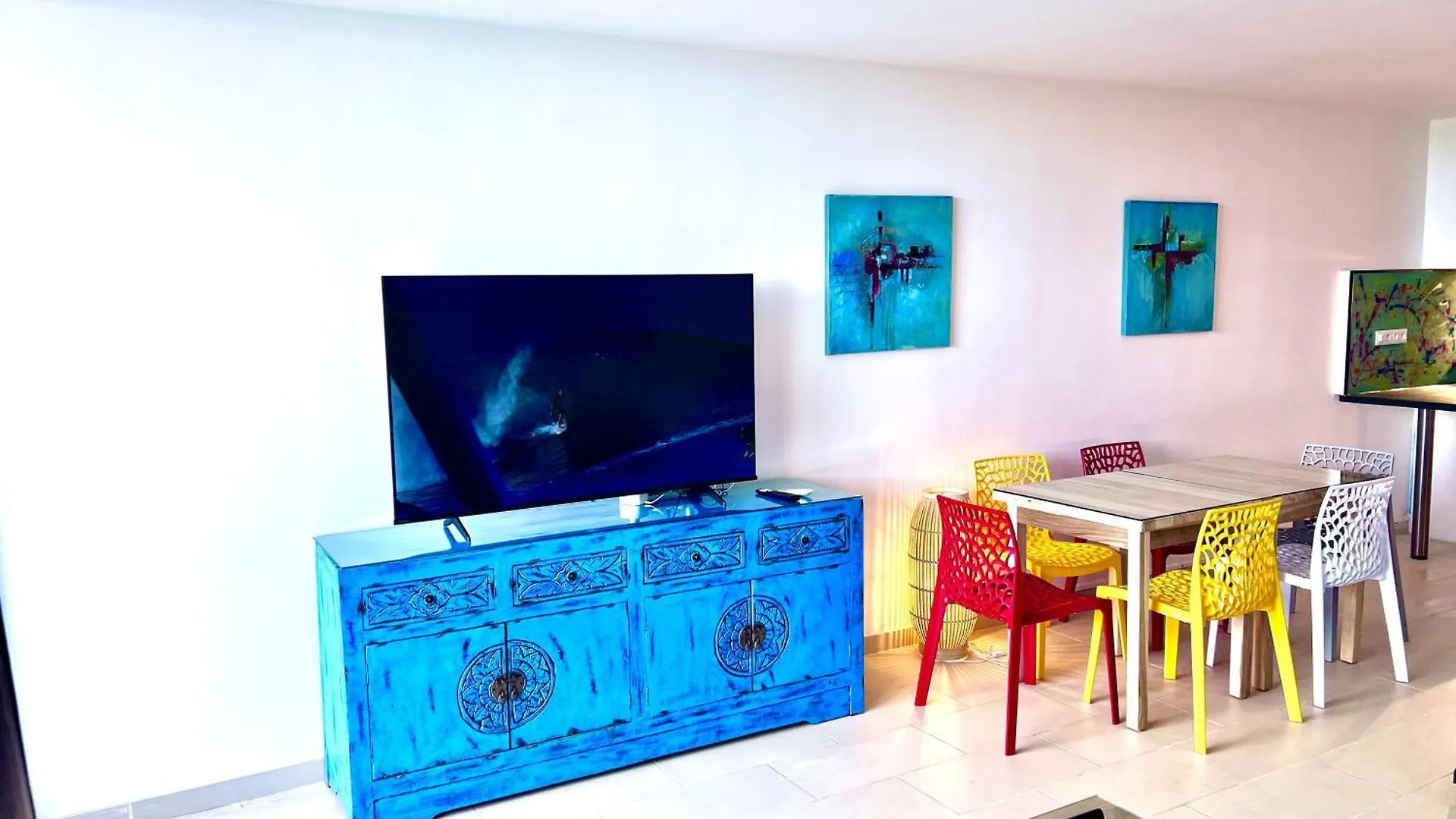 Lounge Modern Chill Studio Orient Bay Apartment
